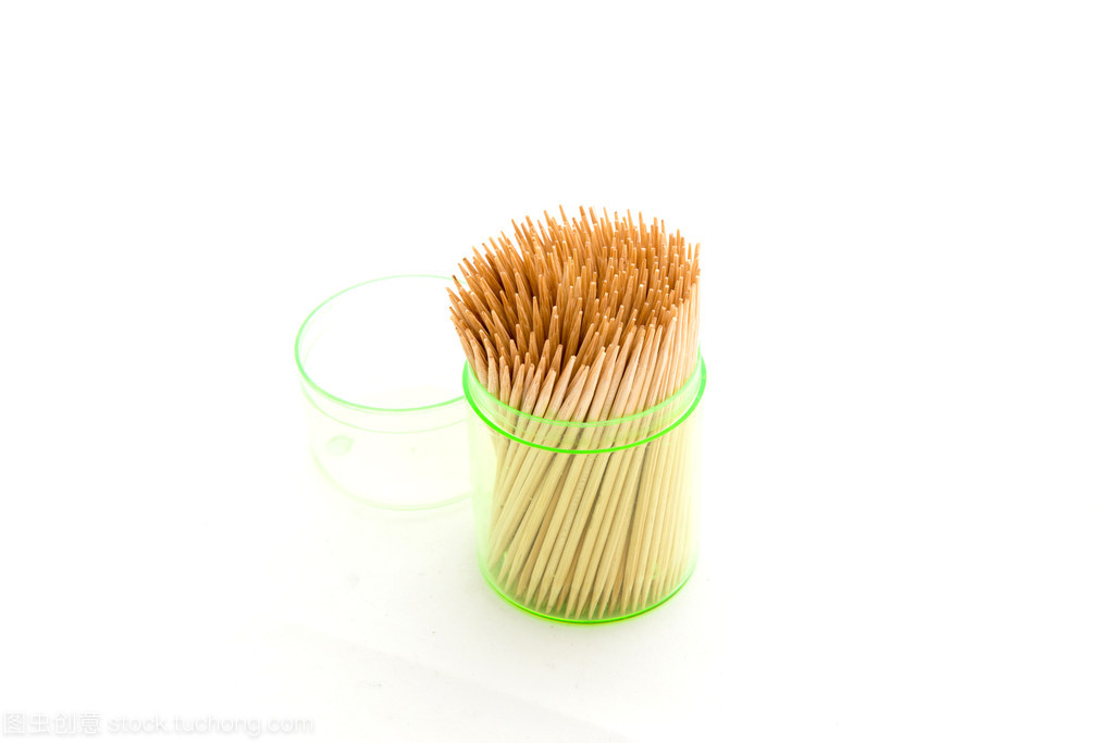 白色背景中的孤寂牙簽